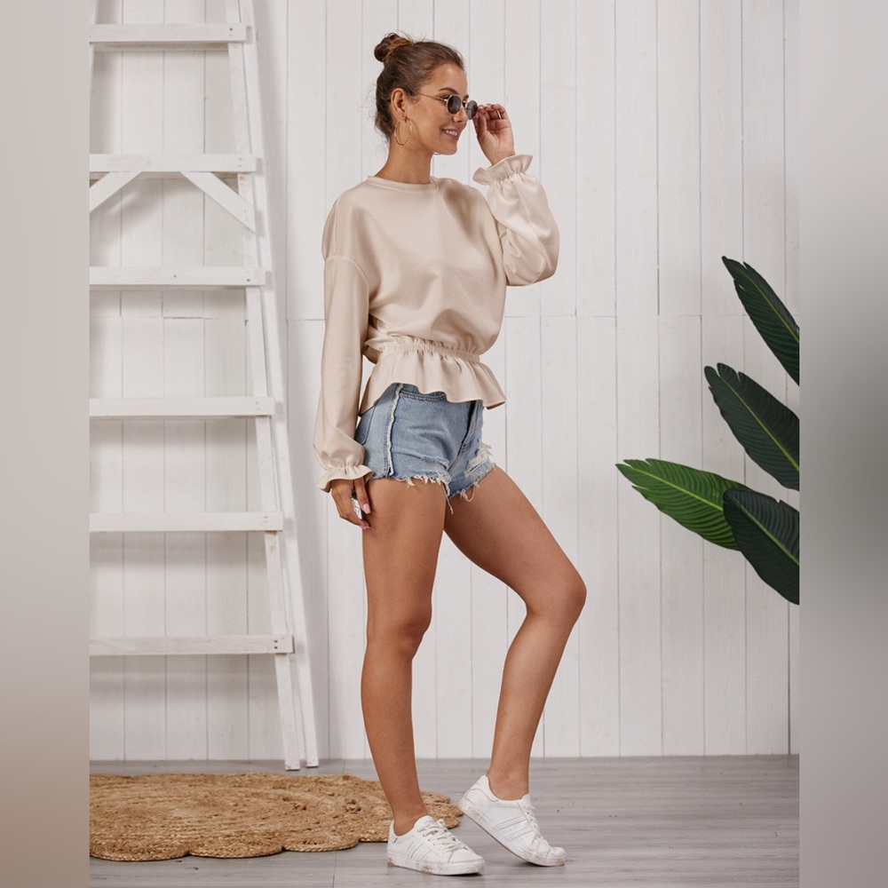 🌸 Tan Simplicity Top With Ruffled Sleeves - Picture 2 of 3
